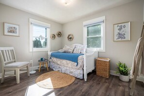 4 bedrooms, desk, WiFi