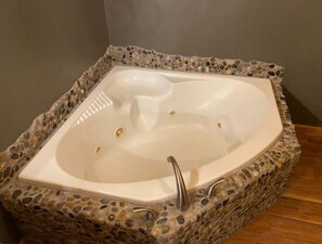 Whirlpool, Haartrockner, Handtücher, Seife