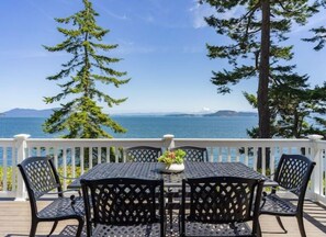 Outdoor dining - Beach House by the Sea (Lopez Island)
