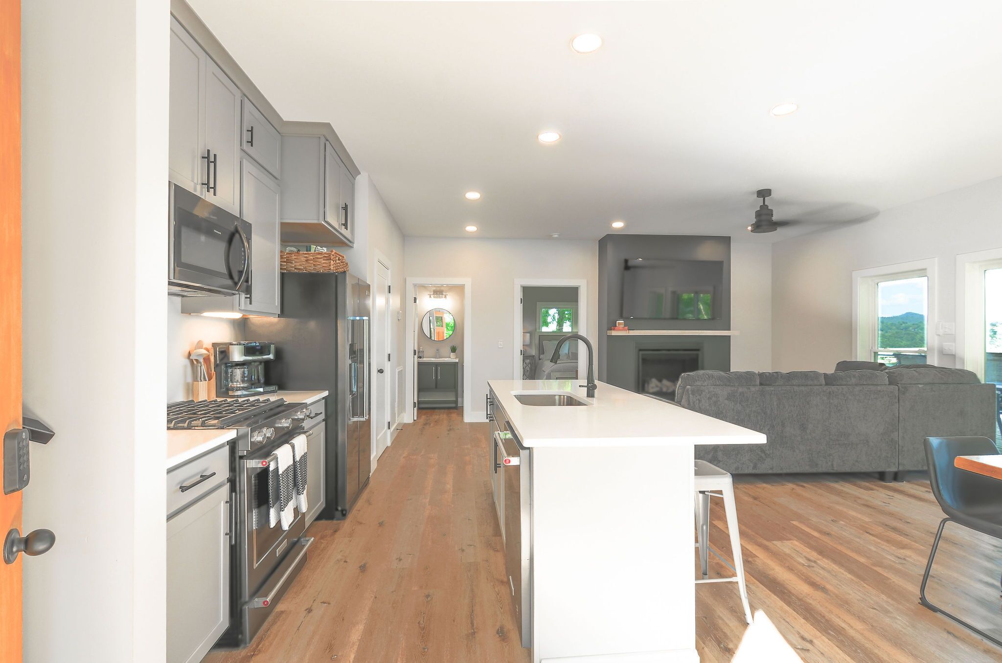 冰箱、微波炉、烤箱、炉灶