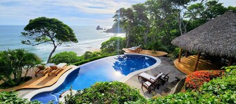 BEACHFRONT INFINITY POOL – DIRECT PRIVATE BEACH ACCESS – FOREST & TROPIC GARDENS