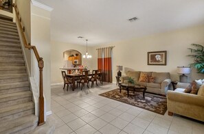 Smart-TV, DVD-Player, Tischfußball