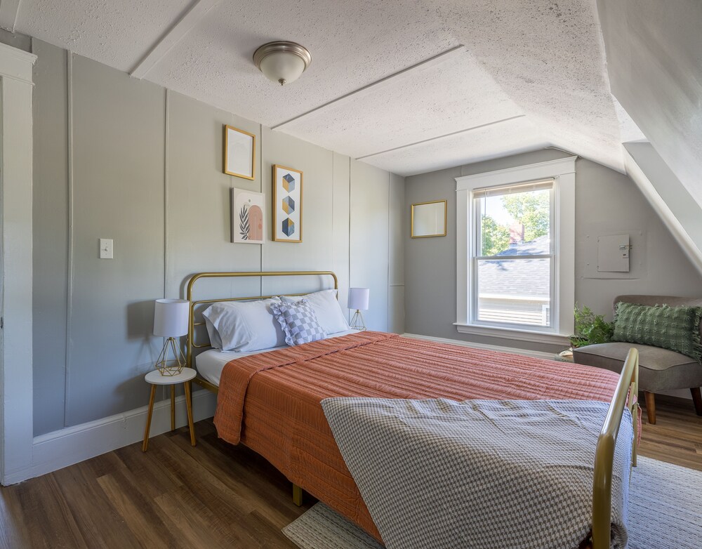 Take in great views of the cove/marina while enjoying a meal! Warwick