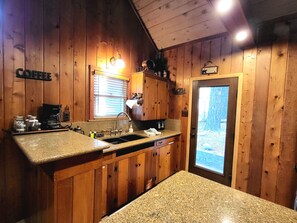 Private kitchen - The Leisure Lodge-Close to EVERYthing! (Big Bear Lake)