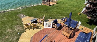 New! Luxurious 5-bedroom home on Lake Michigan w/hot tub and lake access—Mears