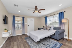 1 Schlafzimmer, Schreibtisch, Bügeleisen/Bügelbrett, WLAN