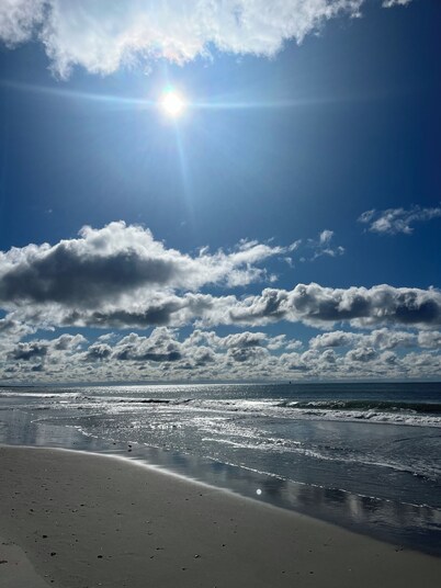 Tortuga Oceanside Villa with Beautiful Beach and Sunset Views in Emerald Isle