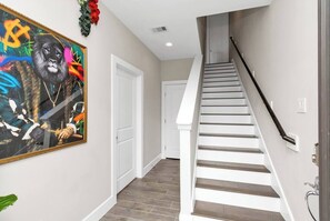 Interior - TheNeonJungle|HOU-Experience|12guests|8Beds (Houston)