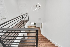 Interior - Charming+Cozy|3Bdrm|KingSuite|Sleep8|GatedDriveway (Houston)