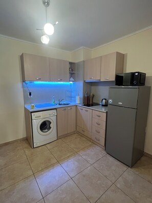 Fridge, microwave