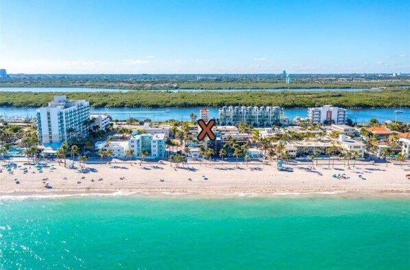 On the beach - Beach Terrace Resort Hollywood Beach, Pool Access and Free Parking (Hollywood)