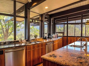 Private kitchen - Mid Century Home on 5 Gated Acres by Oak Creek (Sedona)