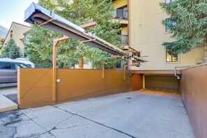 Property grounds - Walk to Ski Lift + Hot Tub: Copper Mountain Condo (Frisco)