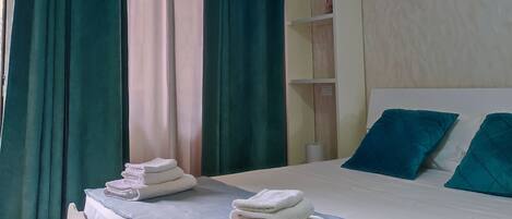 1 chambre, fer et planche à repasser, Wi-Fi gratuit, draps fournis