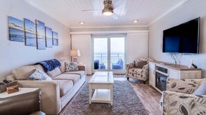 Smart TV, fireplace