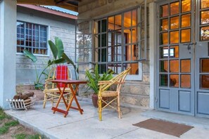 Outdoor dining - Muthoki Country Lodge- One bedroom cottage B1 (Makutano)