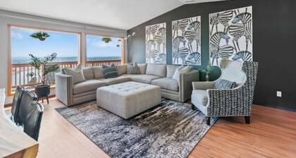 Gorgeous River View Spacious Modern Home.<br>