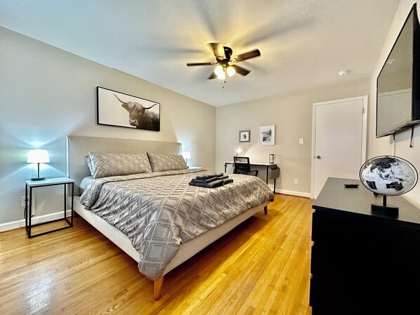 2 habitaciones, tabla de planchar con plancha, wifi y ropa de cama 