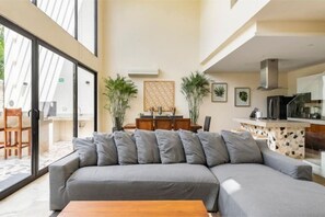 TV - Talara Villa  Pool  Concierge Services  4 BR (Tulum)