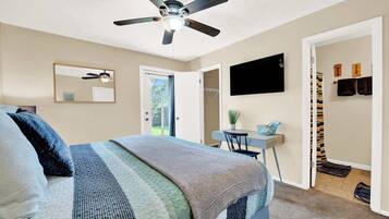 3 bedrooms, desk, iron/ironing board, travel crib