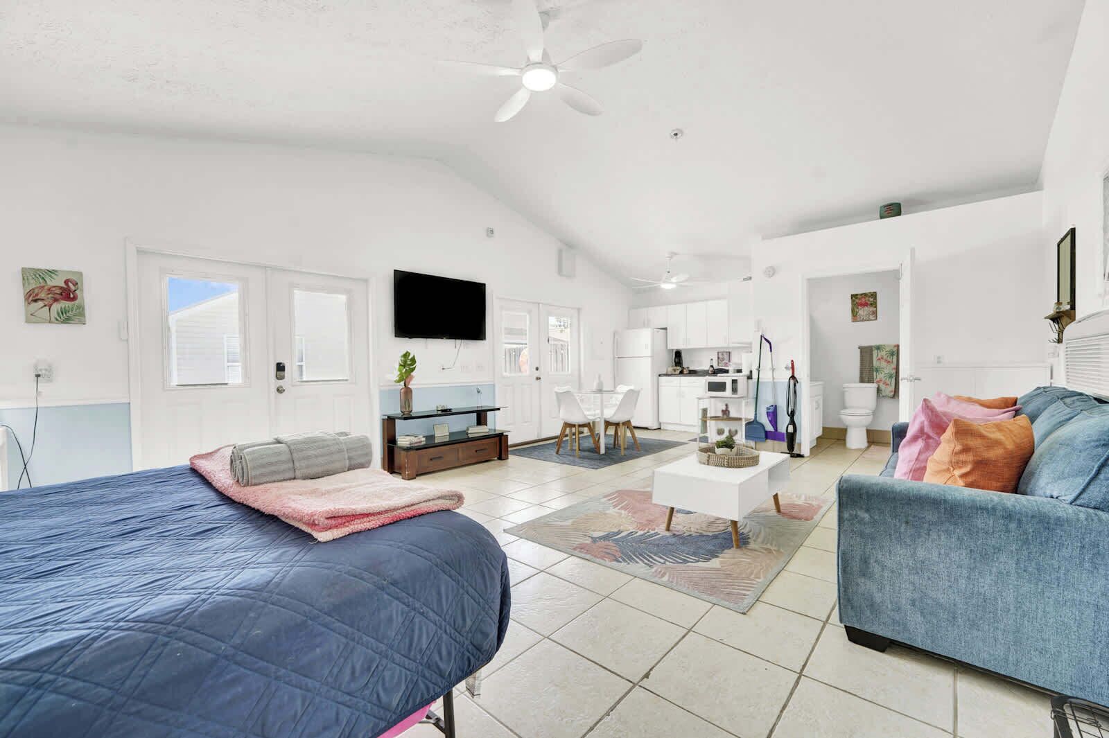 4 bedrooms, desk, iron/ironing board, travel crib