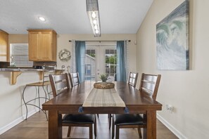 Dining - Escape to Paradise w Saltwater Pool 25 Min to PCB (Lynn Haven)
