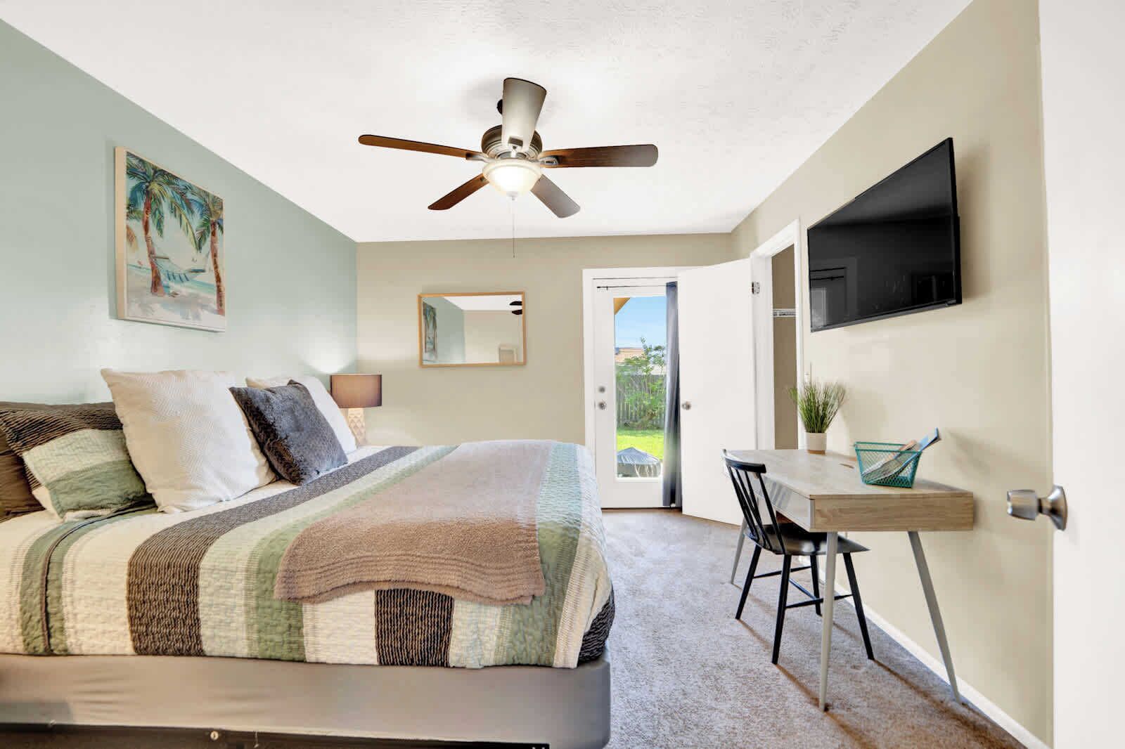 4 bedrooms, desk, iron/ironing board, travel crib