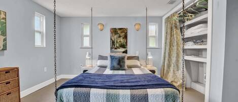 5 chambres, bureau, fer et planche à repasser, lit parapluie