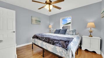 5 bedrooms, desk, iron/ironing board, travel crib