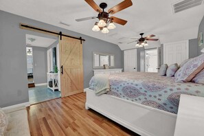 4 bedrooms, desk, iron/ironing board, travel crib