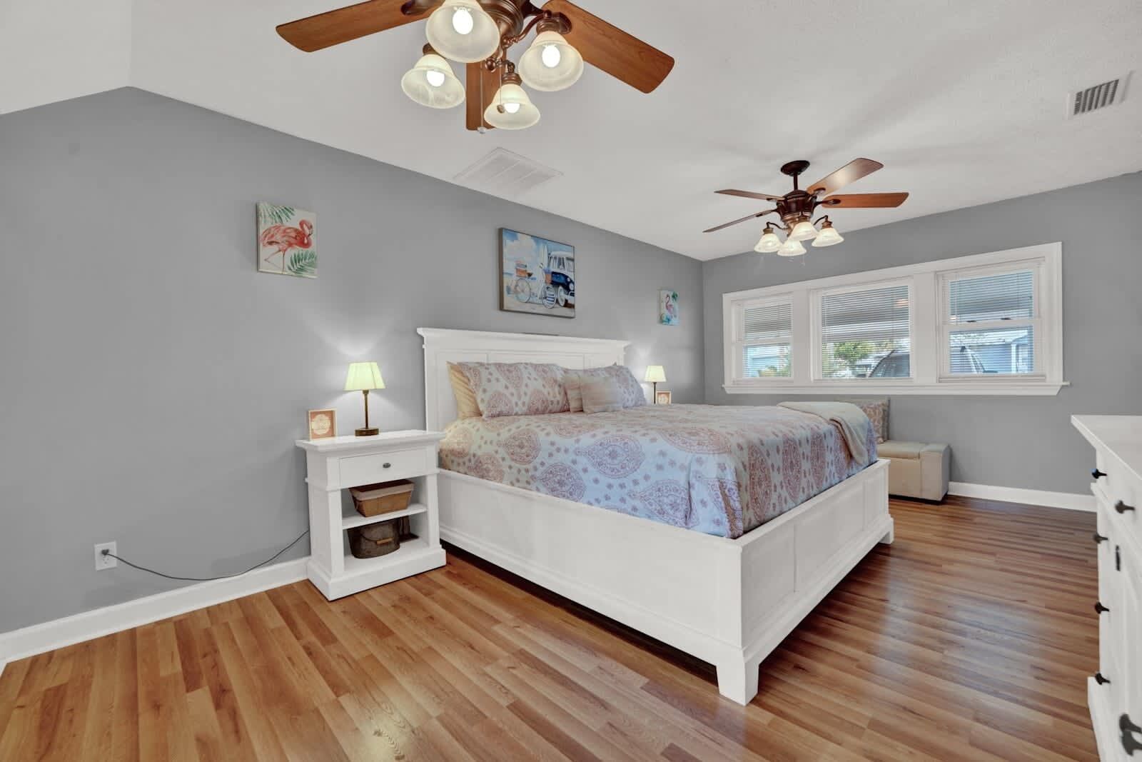 4 bedrooms, desk, iron/ironing board, travel crib