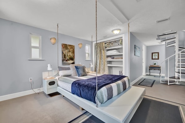 1 bedroom, desk, iron/ironing board, WiFi