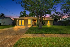 Exterior - Luxe Guest Suite Near The Emerald Coast of PCB (Lynn Haven)