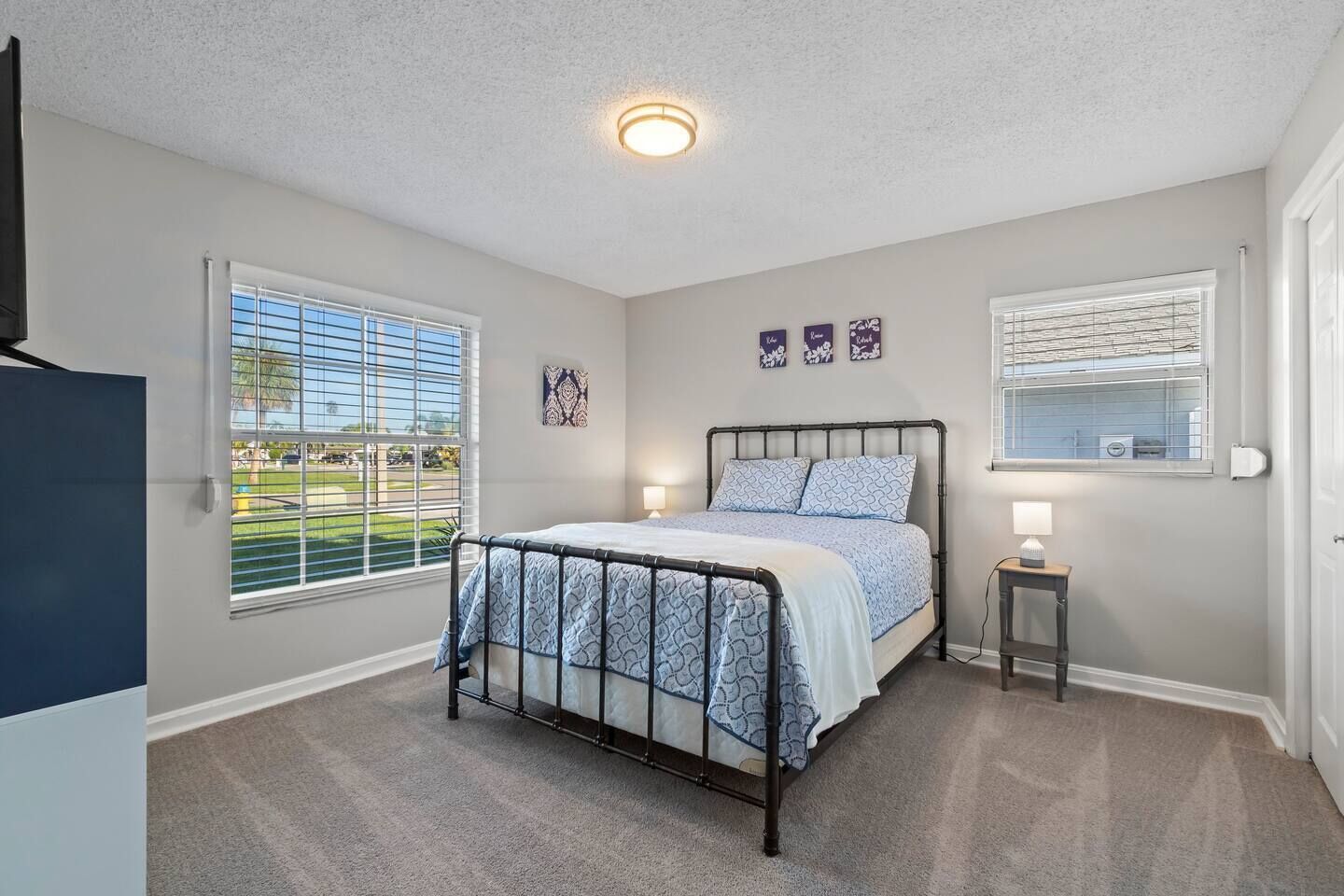 3 bedrooms, desk, iron/ironing board, travel crib