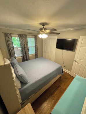 4 Schlafzimmer, Schreibtisch, Bügeleisen/Bügelbrett, kostenloses WLAN