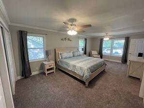 4 Schlafzimmer, Schreibtisch, Bügeleisen/Bügelbrett, kostenloses WLAN