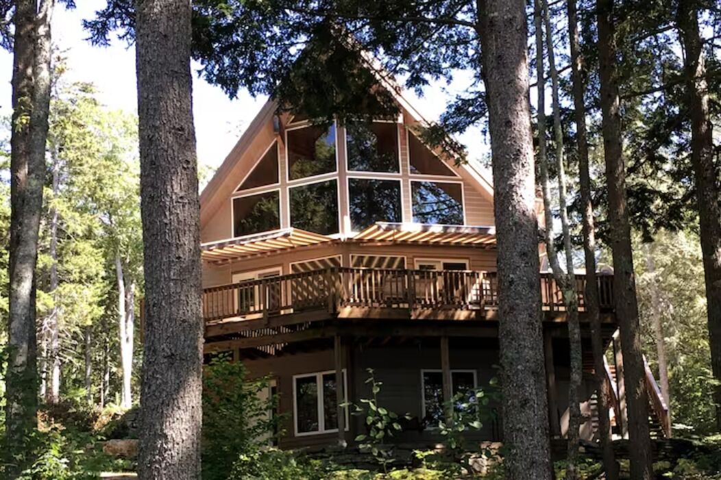 Luxury Lake Estate in Mid-Coast Maine 