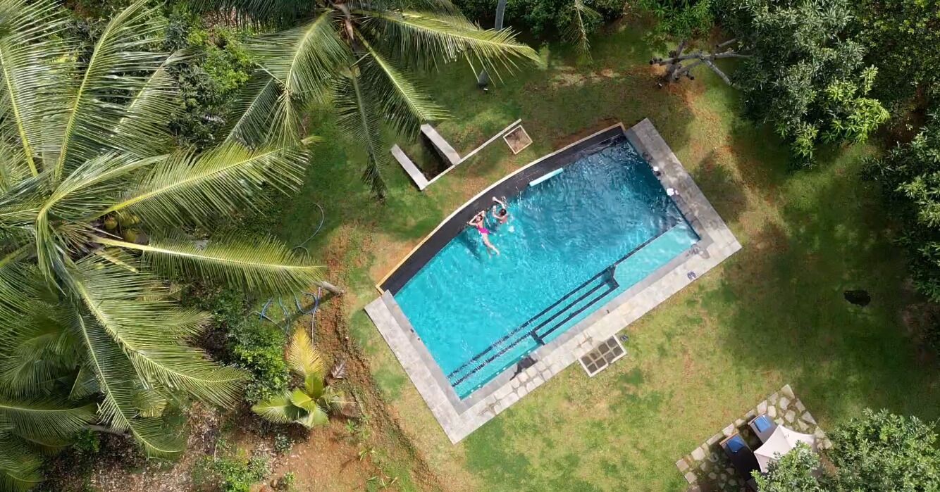 Piscine extérieure, cabanons gratuits, parasols de plage