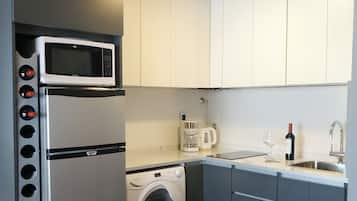 Fridge, microwave, stovetop, coffee/tea maker