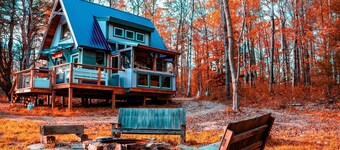 Cozy Off-grid Cabin within a private setting loaded with spa like amenities