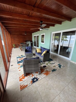 Outdoor dining - BEACHFRONT CASITA Snorkel & explore this amazing reef~ Experience Caribbean Life (Sandy Bay)