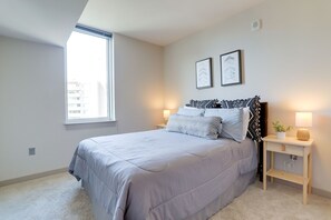 City Apartment | 2 bedrooms, premium bedding, iron/ironing board, free WiFi - Trendy n Exclusive Apto at Crystal City (Arlington)