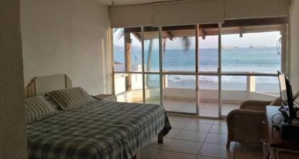 Beach Front 3 Bedroom Condo, Great Location & best beach.