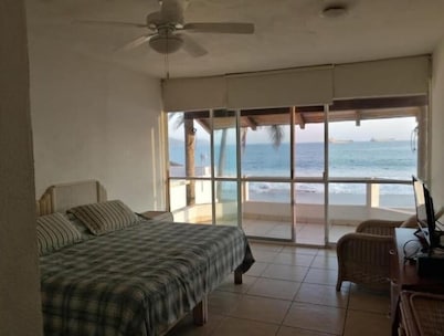 Beach Front 3 Bedroom Condo, Great Location & best beach.