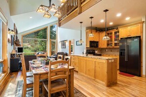 雪櫃、微波爐、焗爐、爐具