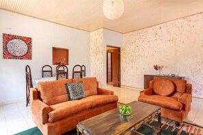 Living area - Hilltop home breathtaking view (Wamunyu)