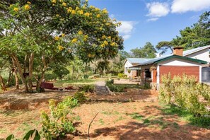 Property grounds - Hilltop home breathtaking view (Wamunyu)