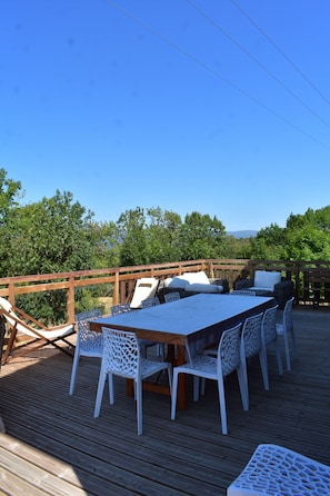 Outdoor dining - Comfortable chalet sleeps twelve! (Fillols)