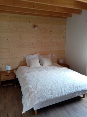 4 chambres, fer et planche à repasser, lit parapluie, Wi-Fi gratuit