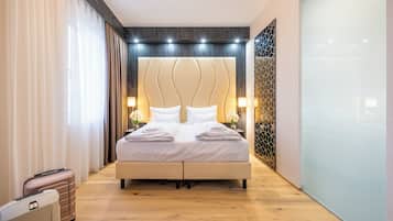 Premium Room, 1 Double Bed (Converts to 2 Twin Beds) | Minibar, in-room safe, desk, laptop workspace